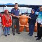 Pemerintah Kota Palu melalui Wakil Wali Kota Palu Reny A Lamadjido secara simbolis menerima  25 unit tempat sampah dari Poltekkes Kemenkes Palu. Foto : humas Pemkot Palu