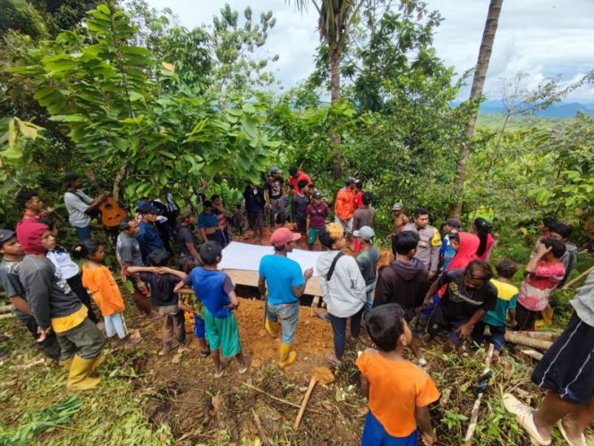
 Sesosok mayat dengan identitas KN (23), warga Kecamatan Marawola, ditemukan di Sungai Surumana Dusun IV Desa Wugaga, Kecamatan Marawola Barat Kabupaten Sigi, Sabtu 11 Maret 2023. foto : Humas Polres Sigi