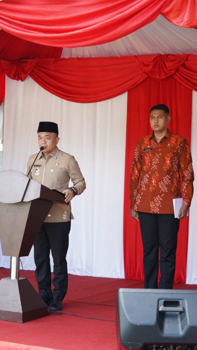 
 Wali Kota Palu Hadianto Rasyid memimpin langsung jalannya upacara memperingati Hari Pendidikan Nasional tahun 2023. Foto: Humas Pemkot Palu