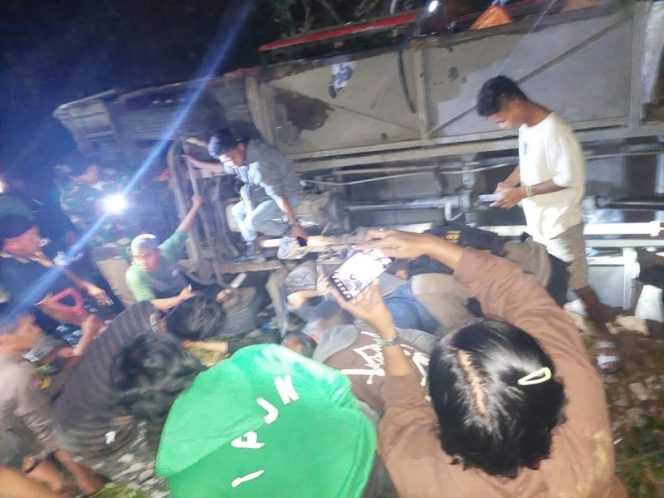 
 Kondisi bus Rappan Marannu yang terjatuh didalam jurang. Foto: Basarnas Palu