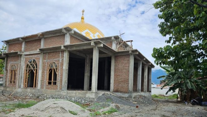 
 Kontur Tanah Turun sebabkan Pondasi Masjid DPRD Sulteng Retak