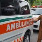 Wali Kota Palu, H. Hadianto Rasyid, SE secara simbolis menyerahkan lima ambulans kepada lima kelurahan di Palu pada Senin, 26 Juni 2023. Foto: Dok. Pemkot Palu