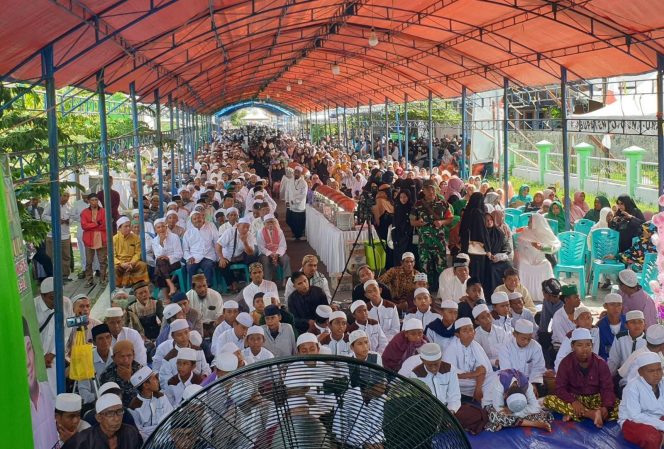 
 Antusias Ribuan Umat Islam di Haul ke-55 Guru Tua dan KH. Amin ke-23 di Kabupaten Tojo Una-una, Sabtu, 23 Desember 2023. Foto: paluposo/JF
