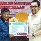 Gubernur Sulawesi Tengah, Rusdy Mastura, menyerahkan secara simbolis bantuan tersebut dan diterima langsung oleh Penjabat (Pj) Bupati Parigi Moutong, Richard Arnaldo.