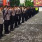 Polisi apel sebelum bertugas mengamankan jalannya Rapat Pleno Terbuka di KPU Provinsi Sulawesi Tengah, Senin 4 Maret 2024. Foto: Dok. Polda Sulteng