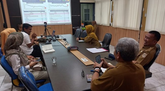 Suasana rapat koordinasi bidang pengendalian inflasi di daerah tahun 2024, pada Senin 25 November 2024 secara virtual dari ruang rapat Bagian Pembangunan Setda Kota Palu. Foto: Istimewa