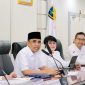 Gubernur Sulawesi Tengah, Anwar Hafid (kedua dari kiri), bersama jajaran pejabat terkait memimpin rapat penyusunan Rencana Pembangunan Jangka Menengah Daerah (RPJMD) 2025-2030 di Kantor Gubernur Sulawesi Tengah, Rabu (12/3/2025). Fokus pembahasan mencakup stabilitas harga bahan pokok dan pengentasan kemiskinan. Foto: Pemprov Sulteng